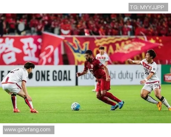 全北现代与上海上港首回合激战回顾争夺亚冠荣耀的精彩瞬间